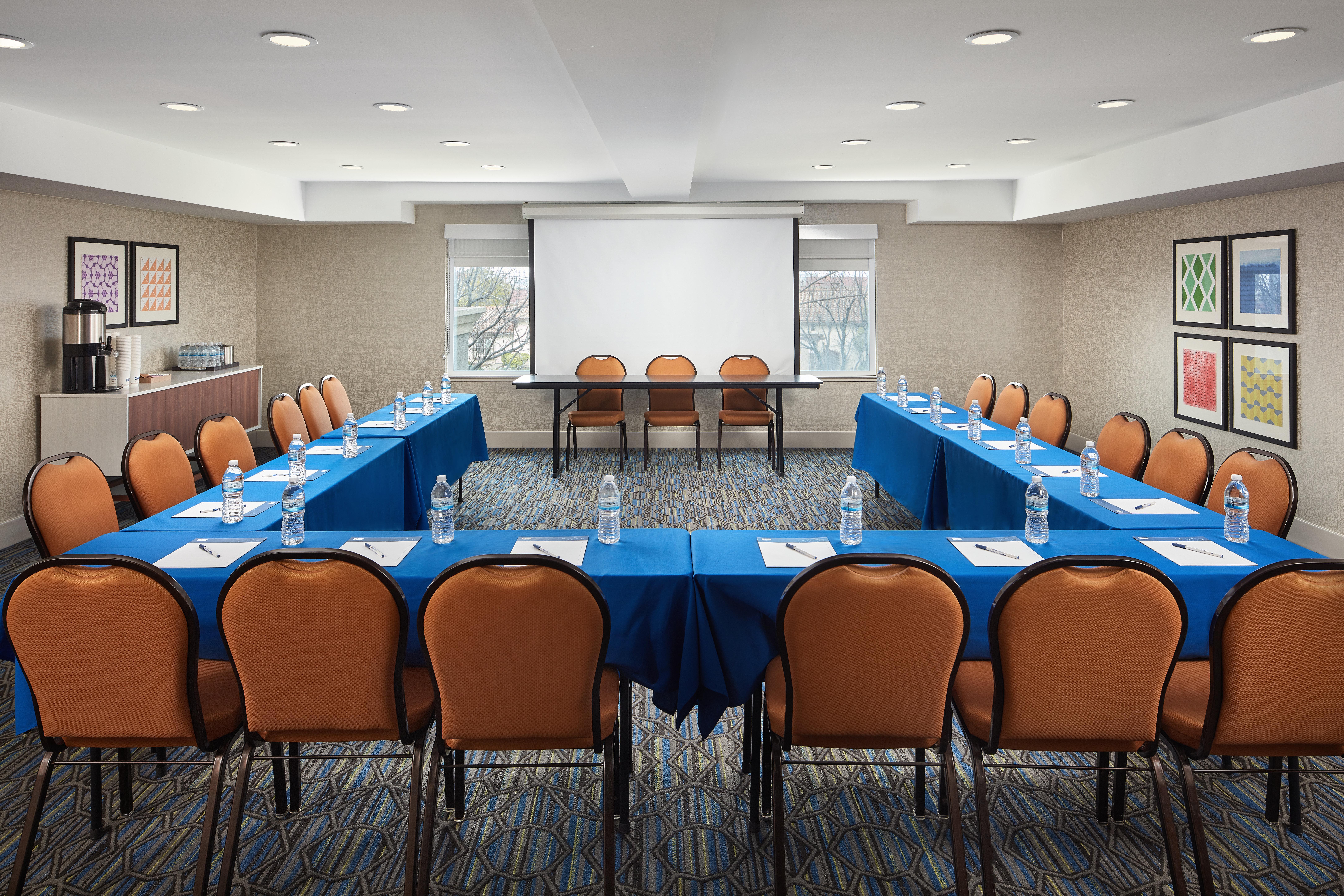 Holiday Inn Express Hotel & Suites Belmont By Ihg Eksteriør billede