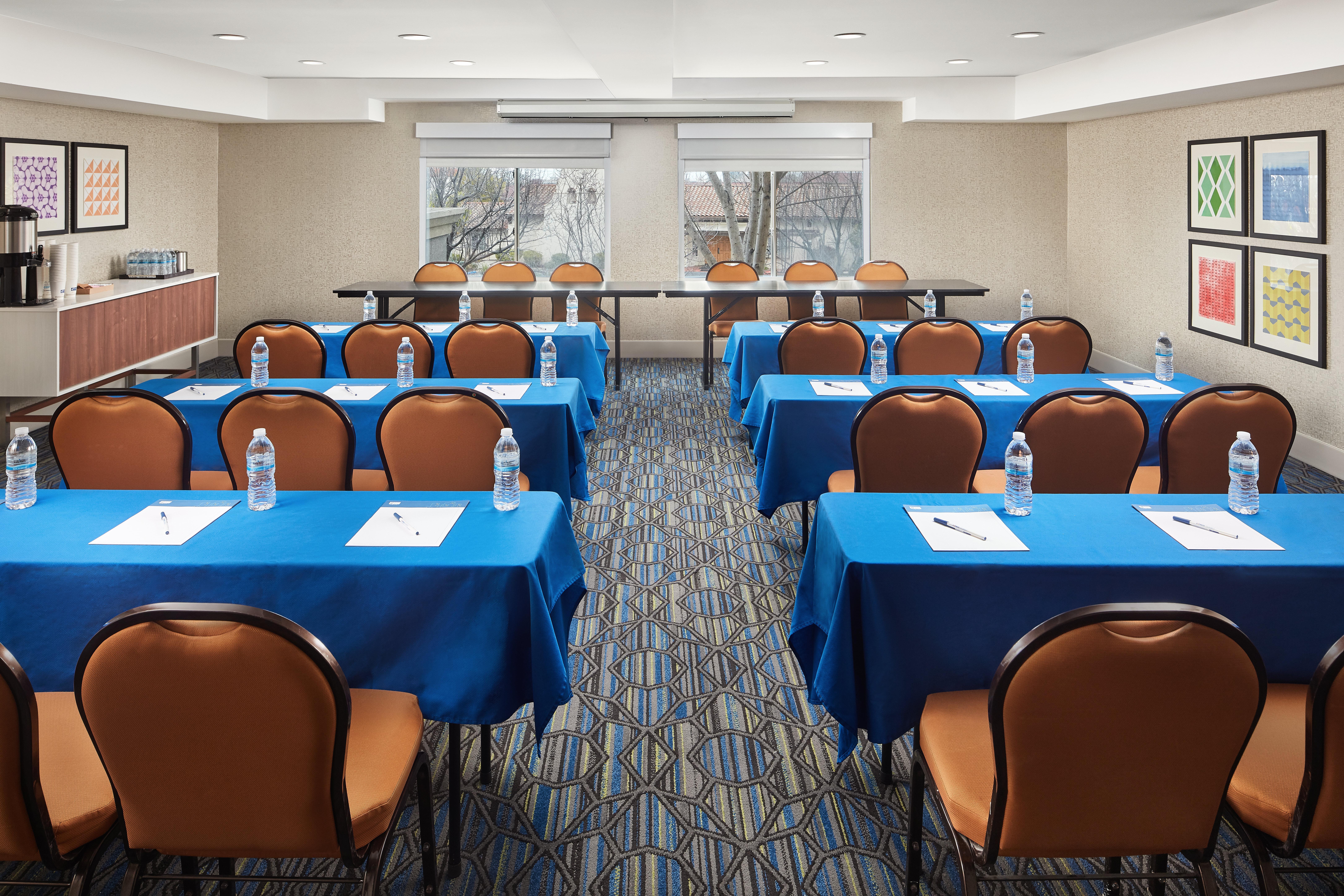 Holiday Inn Express Hotel & Suites Belmont By Ihg Eksteriør billede