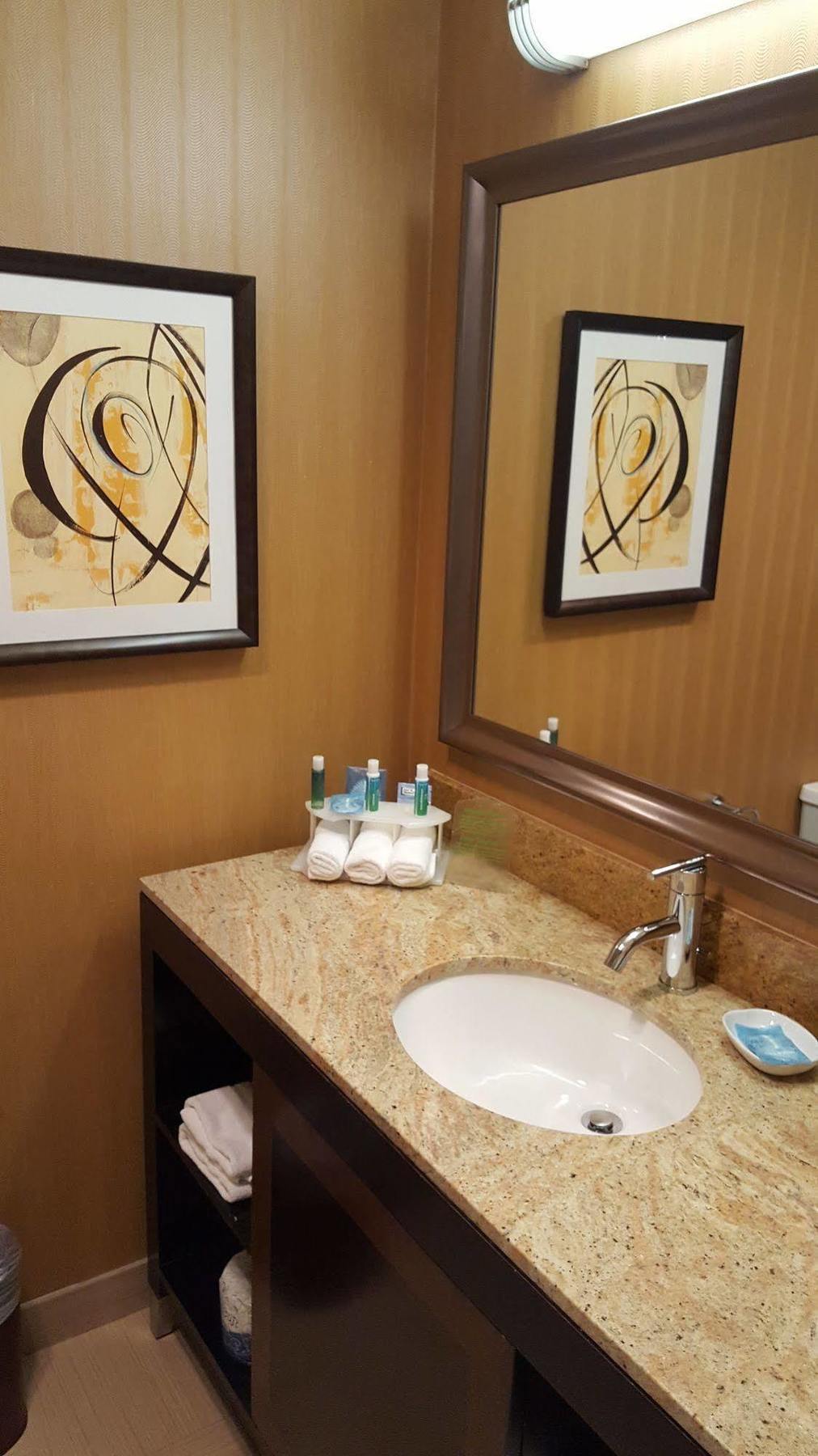 Holiday Inn Express Hotel & Suites Belmont By Ihg Eksteriør billede