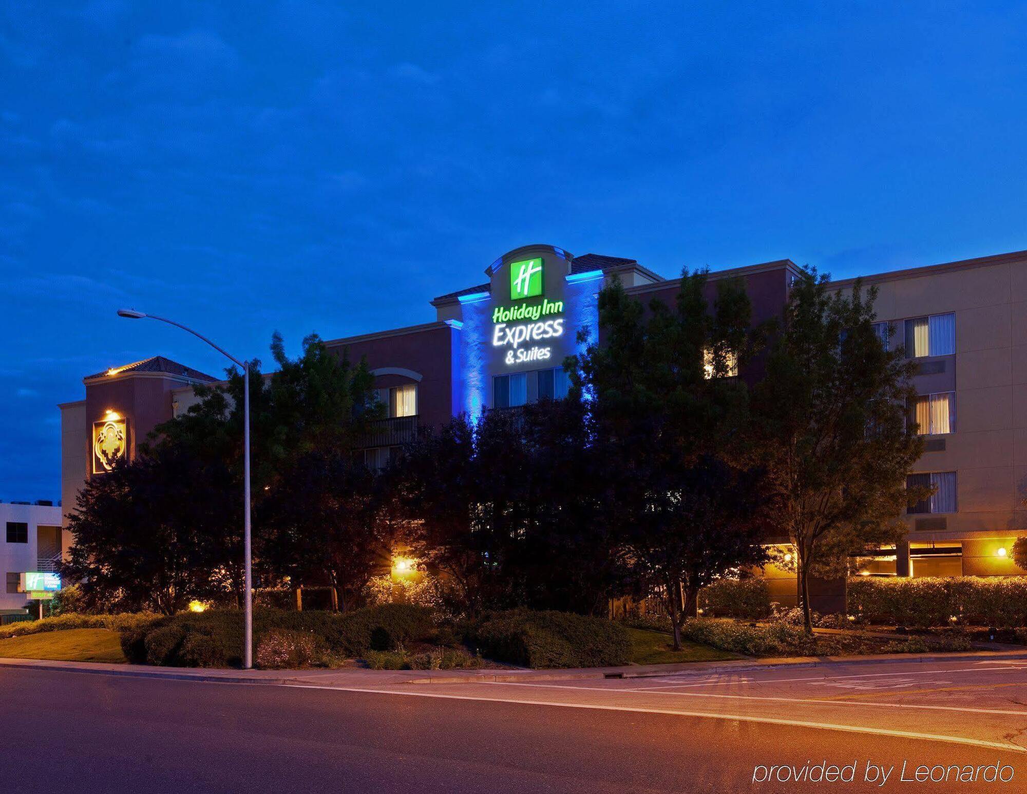 Holiday Inn Express Hotel & Suites Belmont By Ihg Eksteriør billede