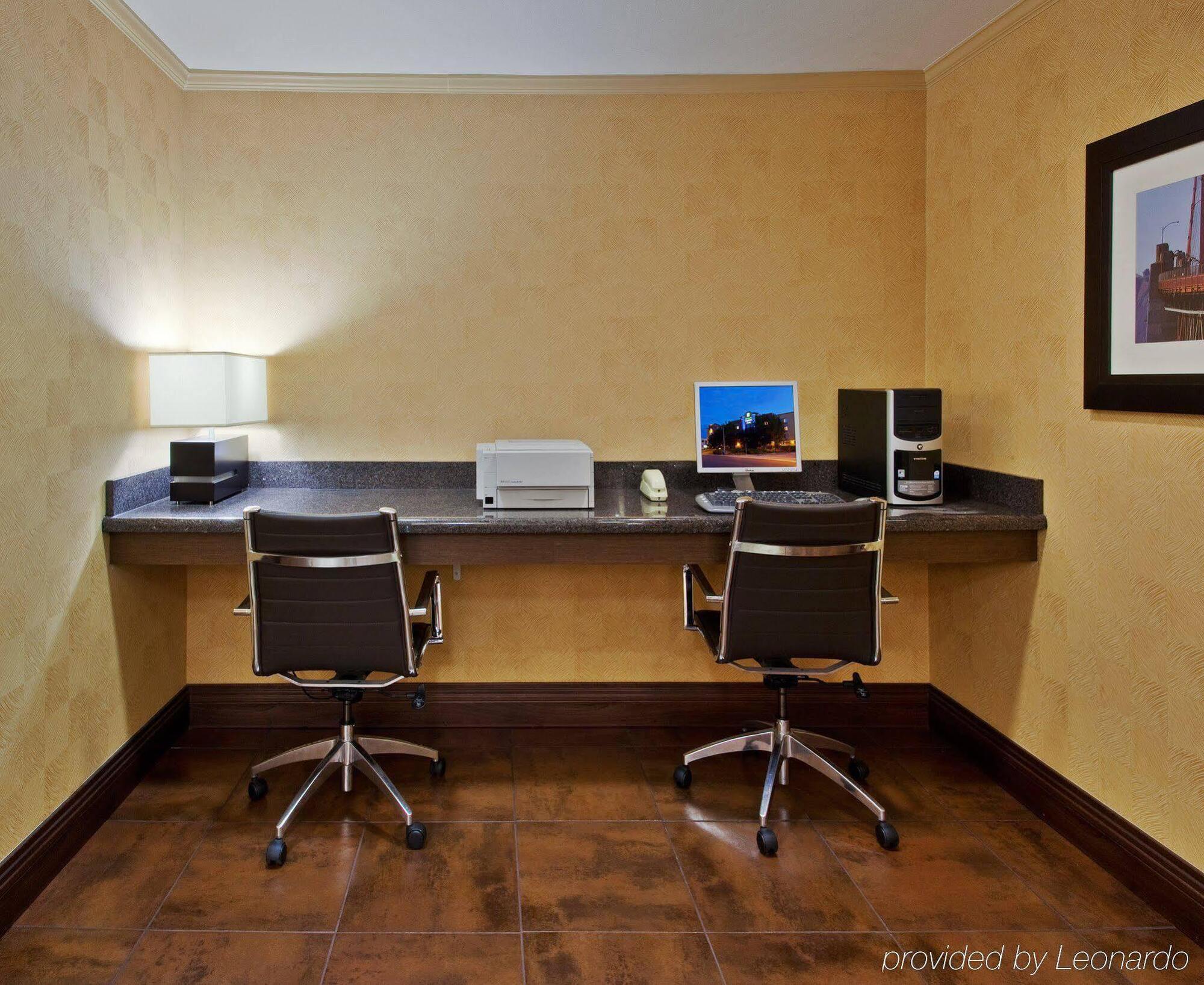 Holiday Inn Express Hotel & Suites Belmont By Ihg Eksteriør billede