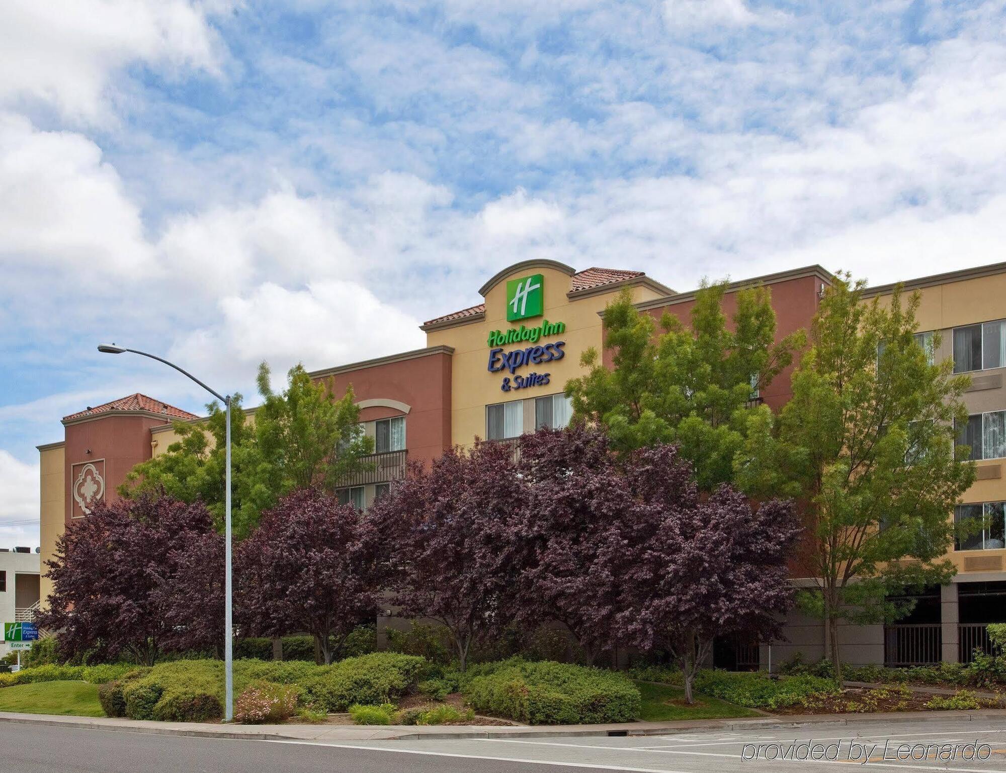Holiday Inn Express Hotel & Suites Belmont By Ihg Eksteriør billede